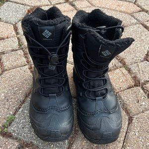 Columbia  size 5 boys winter snow boots worn once ❄️